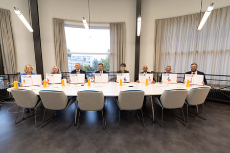 Signature d'un protocole d'accord international sur la métrologie quantique