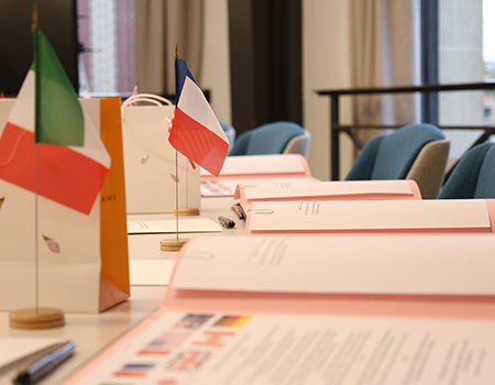 Signature d'un protocole d'accord international sur la métrologie quantique