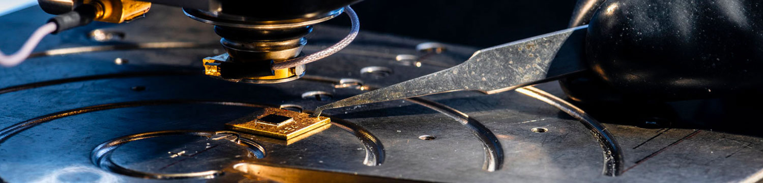 LNE's electrical nanometrology measurement platform